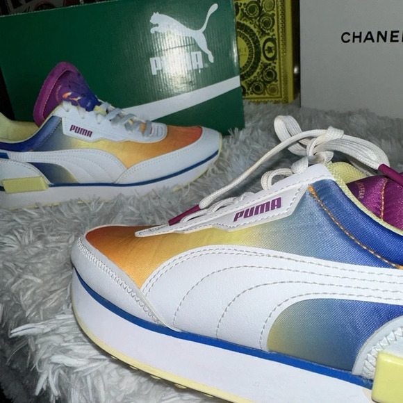 SIZE 7.5 PUMA FUTURE RIDER PRIDE 382634-01 - Picture 4 of 12